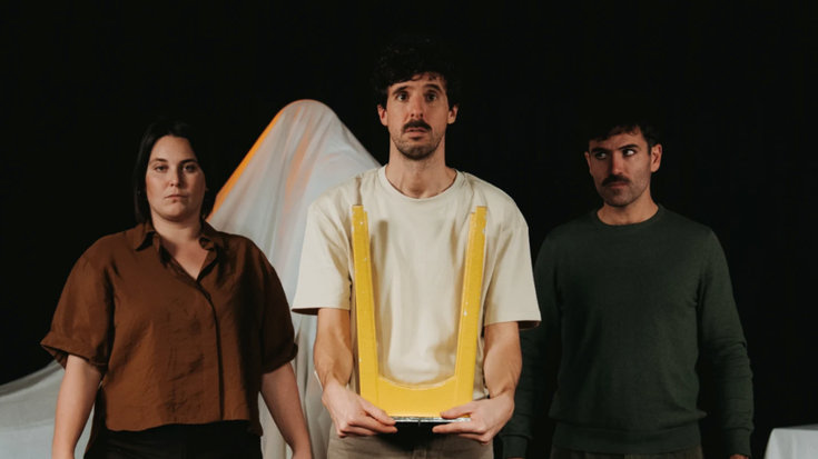 AmaHiru Konpainiaren “ETXEA” antzerkia larunbatean Gabari Gune Irekian