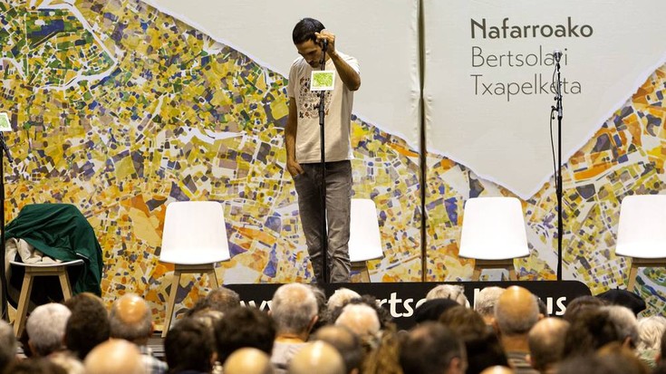 Julio Soto Nafarroako bertsolari txapelketako finalistarekin hitz egin dugu gaur goizean