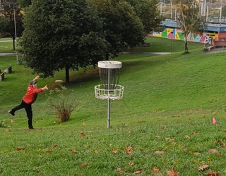 "Edozeinek praktikatu dezakeen kirola da Disc-Golf" gaurkoan Lorea Zulet (Lekunberri KE) Disc-golf taldeko kidea elkarrizketatu dugu