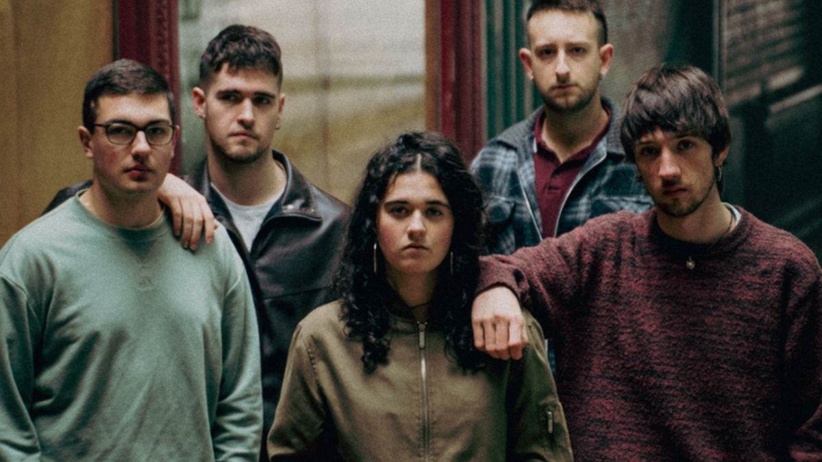 Burutik taldeak "Ipuinak" diska berria kaleratu du - Gaurkoan Asier Kapon taldekidea elkarrizketatu dugu