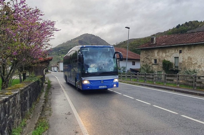 Araitz eta Beteluko udalek laguntza eskatu dute Mendialdeko garraio publikoa hobetzeko