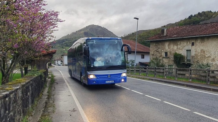 Araitz eta Beteluko udalek laguntza eskatu dute Mendialdeko garraio publikoa hobetzeko