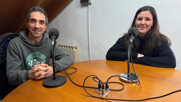 "Ibardingo artzaina" Mugarri eta Fermin Balentziaren elkarlanean sortutako abestia aurkeztera etorri dira Jabi Leoz eta Maitane Urbizu