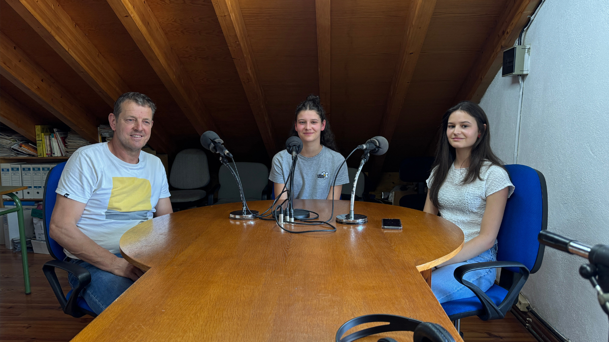 Abizena euskalduntzeko kanpainaren berri ematera etorri dira Uhartearrak