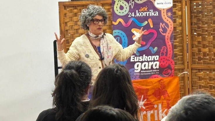 Umore saioa izan zuten Beteluko Udaletxean