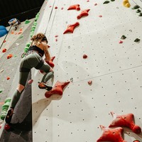 Eskalada rokodromoan eta zirkuito-jolasak