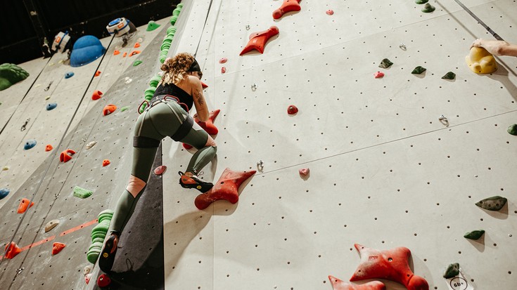 Eskalada rokodromoan eta zirkuito-jolasak