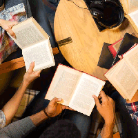 Beteluko irakurle taldea: Lucia Solla Sobralen "Camerás Flores" liburuari buruzko solasaldia