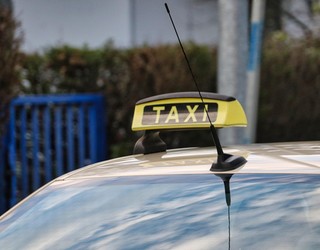 Larraungo Udalak taxi-lizentzia adjudikatzeko deialdia zabaldu du