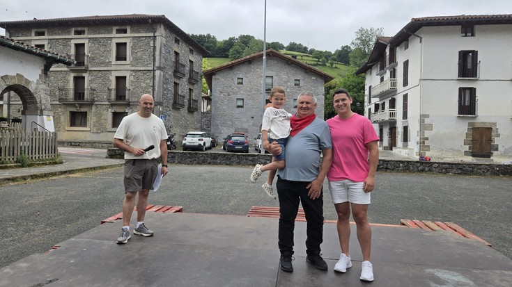 [ARGAZKIAK] Giro ederra izan dute Araitz eta Beteluko Egunean