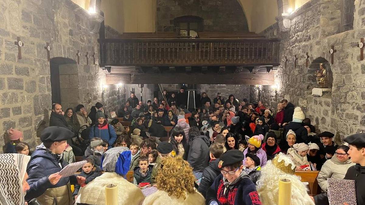 Hiru Errege Magoen bisita izan dute Gaintzan ere