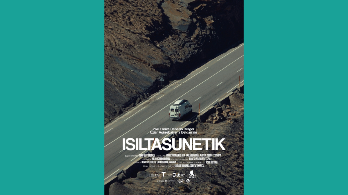 "Isiltasunetik" dokumentala eskeiniko dute Uztegin