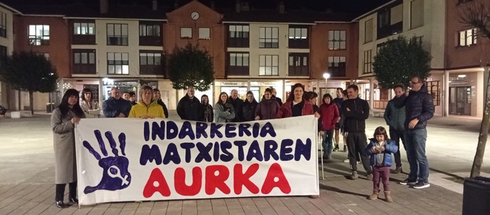 Sarrigurengo eraso matxista salatzeko elkarretaratzea egin dute Lekunberrin