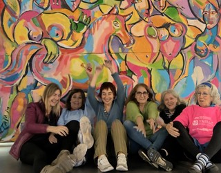 ‘Basatiak’ izeneko horma-irudi kolektiboa Plazaola Kirolgunean ikusgai dago