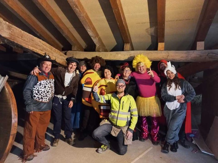 [ARGAZKIAK] Egun osoko festa giroan ospatu dituzte ihoteak Aldatzen