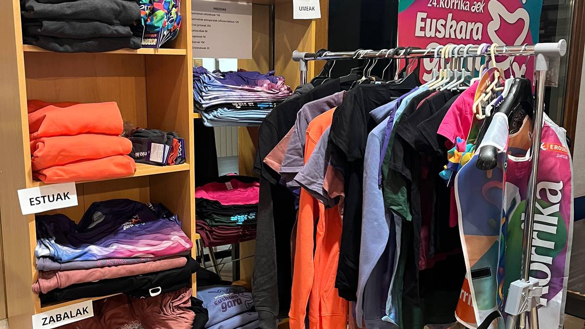 Korrikako arropa salgai Larraungo AEK euskaltegian