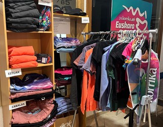 Korrikako arropa salgai Larraungo AEK euskaltegian