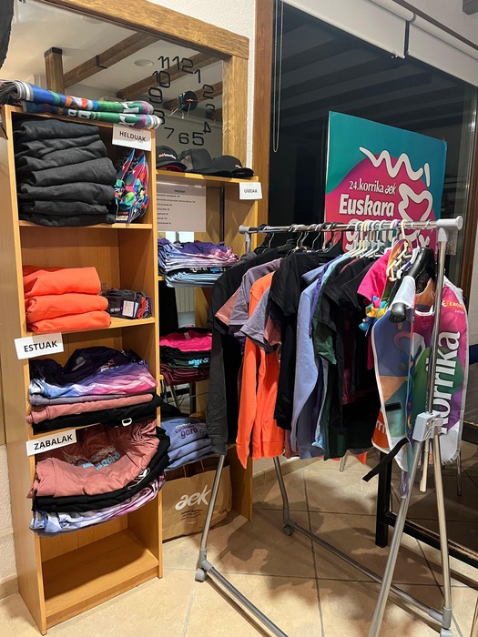Korrikako arropa salgai Larraungo AEK euskaltegian