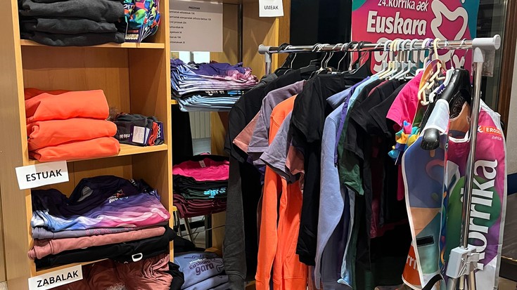 Korrikako arropa salgai Larraungo AEK euskaltegian