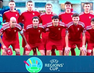 Bingen Begiristain izan dugu goizean irratian. Beti Kozkorreko jokalaria eta Nafar selekzioaren garaipen historikoaren golegilea