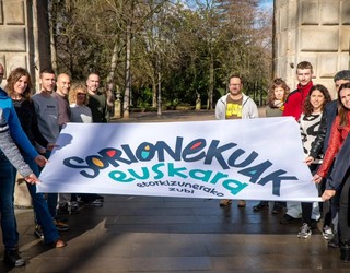 Euskaratik, euskaraz eta euskararendako