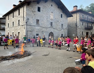 Herritarren giro ona Lekunberrin San Joan bezperan