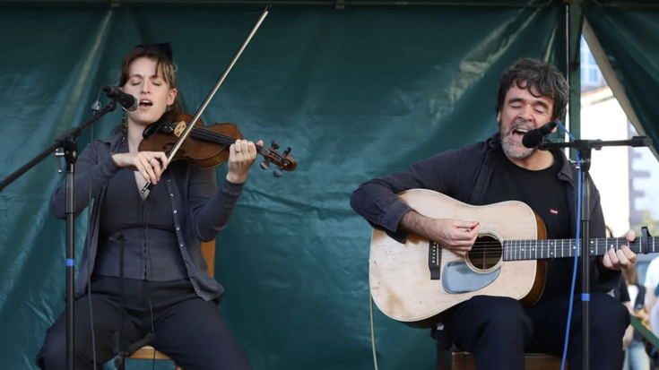 Aroztegiko auzipetuen aldeko kantaldian jendetza elkartu da