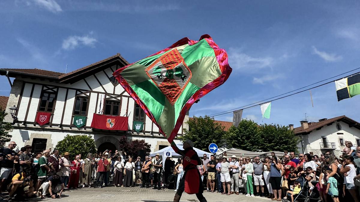 Haur, gazte zein helduak behar dituzte Antzinako Azokako antzerkian parte hartzeko