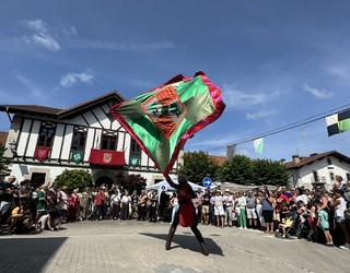 Haur, gazte zein helduak behar dituzte Antzinako Azokako antzerkian parte hartzeko