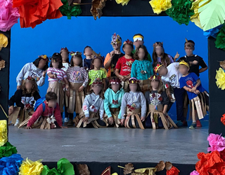 "Euskaraz Bai!" larunbata honetan Uitzin eginen dute. Gabonetako apaingarriak eginen dituzte