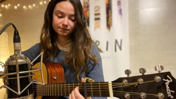 "Bat-batean" abesti berria aurkeztera etorri da Ane Martija Aralar irratira