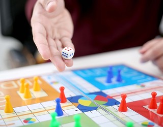 Gaztetxokorako bi begirale behar dituzte