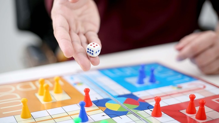 Gaztetxokorako bi begirale behar dituzte