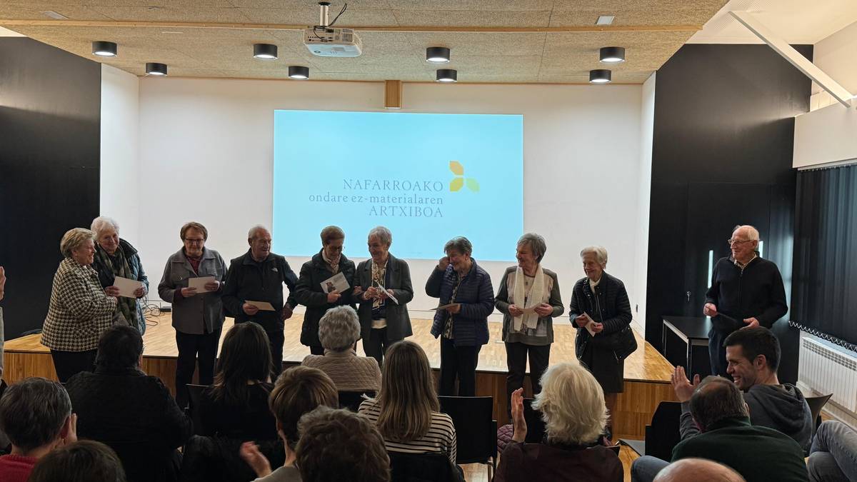 Larraungo memoriak bizirik dirau herritarren ahotsari esker