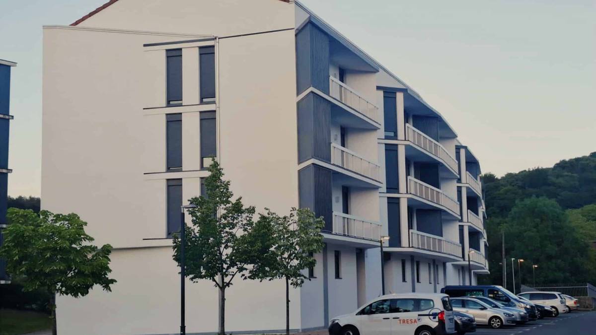 Casa47 enpresa publikoak kudeatuko ditu Lekunberriko Iturriburu kaleko 36 etxebizitzak