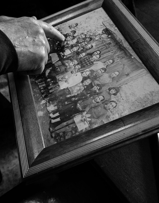 80+: Begi berriekin begiratu bide berriak aurkitzeko