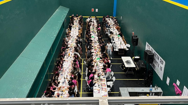 Elkarrekin bazkaltzeko bildu dira eskualdeko kintoak