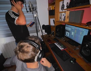 “DJak izaten,gustuko dugun musika partekatzen dugu”