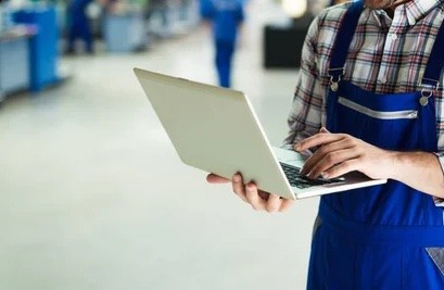 Karbel enpresak biltegiko langilea bilatzen du