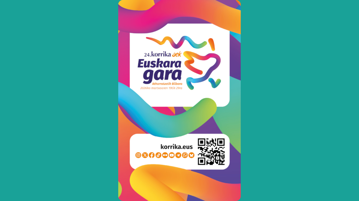 Korrika aurkeztera etorri dira Larraungo AEK-ko kideak (Jone Gabari Satrustegi eta Bea Buldain Etxarri)