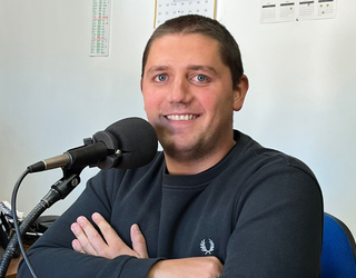 “Irratian lan egiteak  jendearekiko ardura handia dakar”