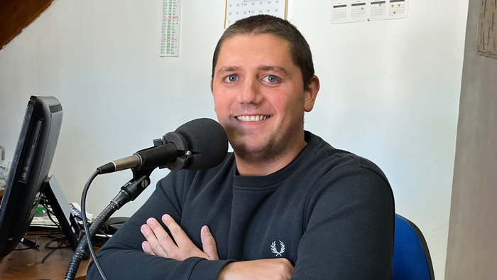 “Irratian lan egiteak  jendearekiko ardura handia dakar”