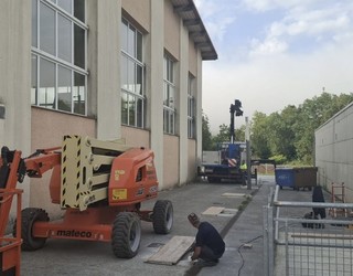 Ibarberri ikastetxeko portxearen eraikuntza eta 2. solairuko lur zoruak konpontzen ari dira